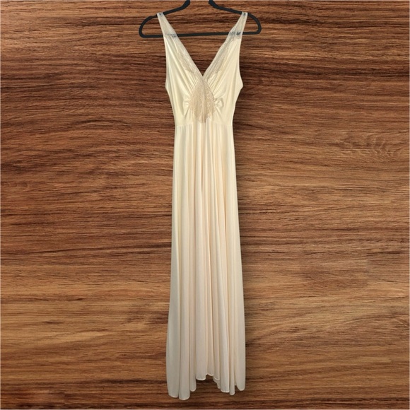 Olga Vintage Cream Yellow Maxi Nightgown Bodysilk Made in USA Lingerie - Picture 1 of 8